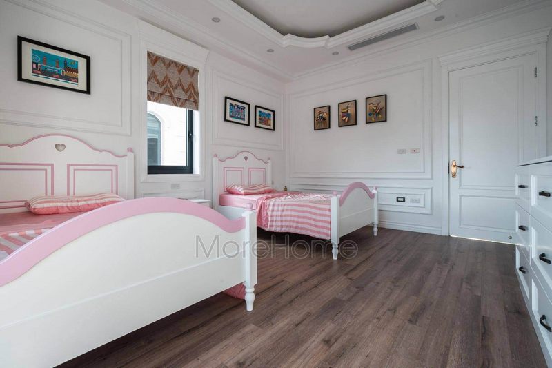 của bé
Giường ngủ dành cho bé gái được làm từ chất liệu gỗ công nghiệp cao cấp màu sáng tươi tắn đảm bảo sức khỏe tốt nhất cho bé.