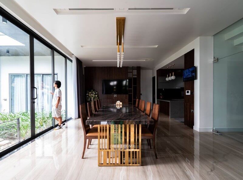 Thi công nội thất phòng ăn, bàn ăn hiện đại và đẹp mắt tại căn biệt thự hiện đại ở Hà Tĩnh đã hoàn thành.